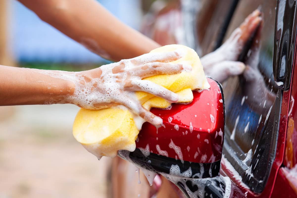 Alternativas seguras para lavar el coche