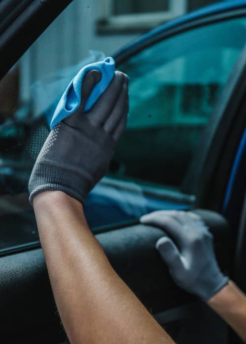 Trucos para limpiar cristales en un vehiculo