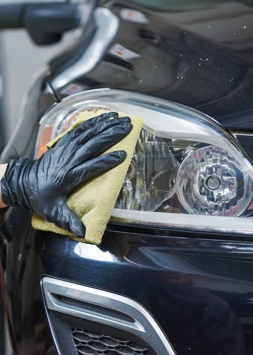 Trucos para limpiar faros en un vehiculo